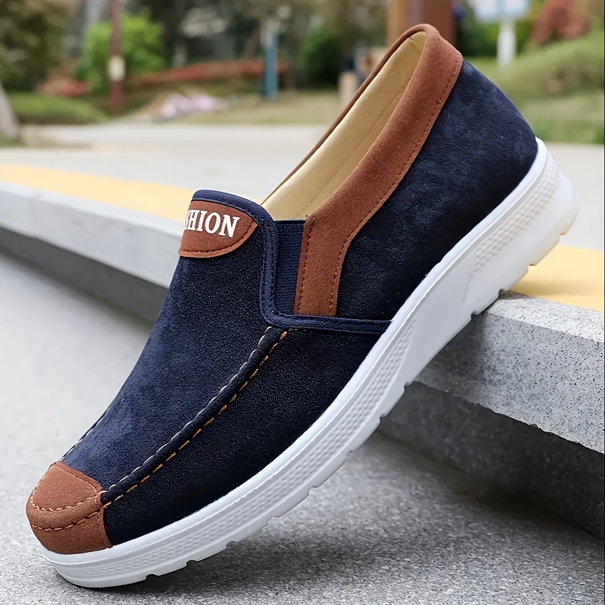A Pair of Men's Casual Sports Training Fitness Shoes - Solid Color,, Round Toe, Lightweight Fabric Upper, Non-slip Synthetic Outsole, Breathable Fabric Lining, Suitable for Outdoor Running and Daily Wear - Spring/autumn
