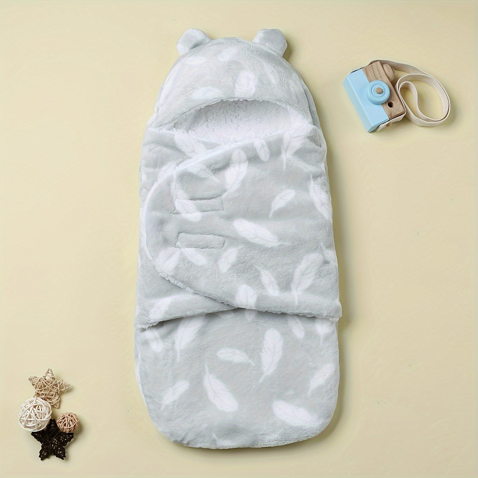 A Single-Piece Baby Blanket for Newborns, Made of Soft Flannel, Suitable for Spring And Autumn Outings, Serving As a Comfortable Two-In-One Wrap for Baby Essentials