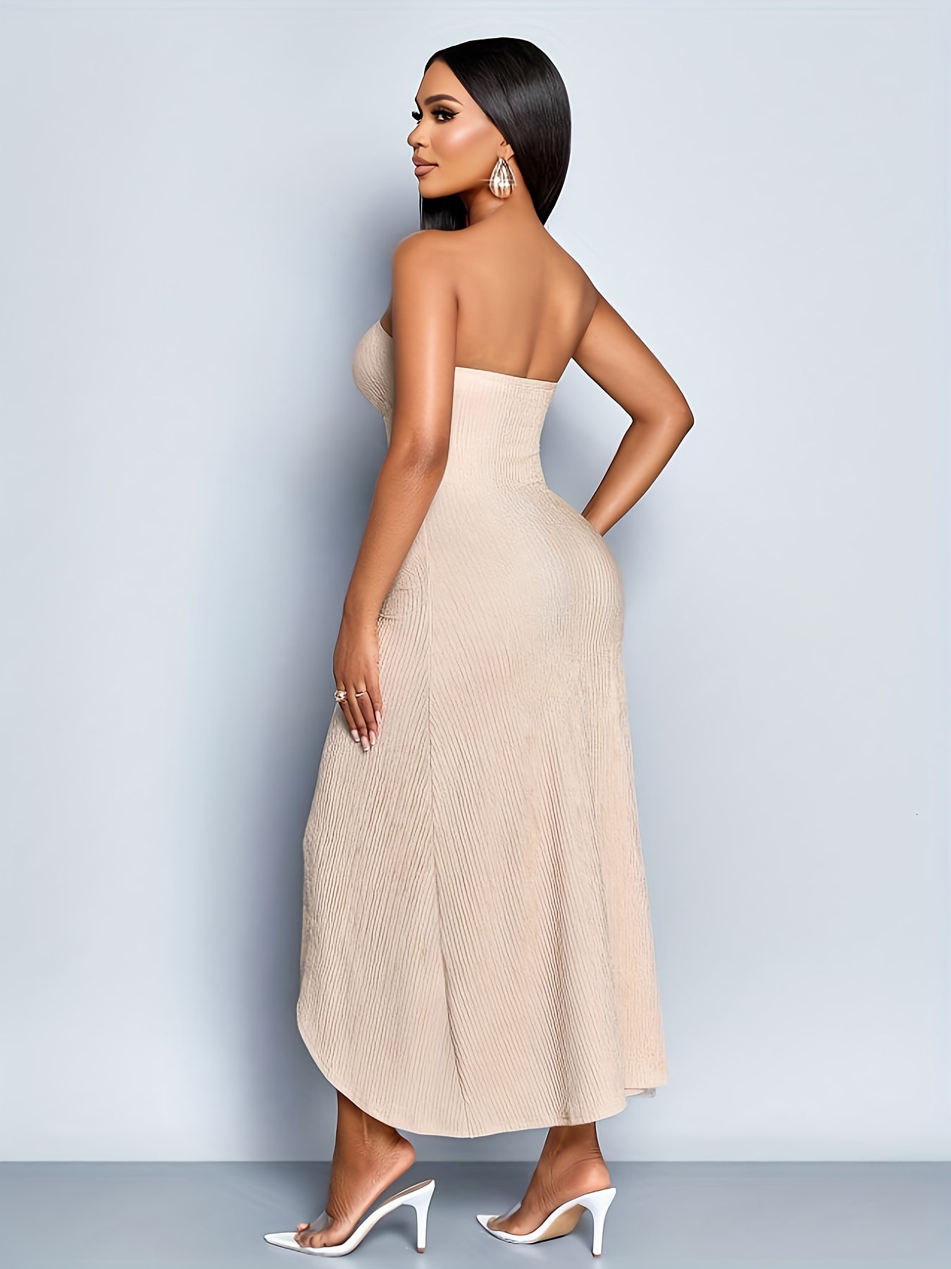 A Sleeveless, Strapless Dress with Hollow Metal Button Decorations, Featuring a Front Split And Made from Textured Fabric in a Light Color, Perfect for Casual Vacation Wear - Image 3