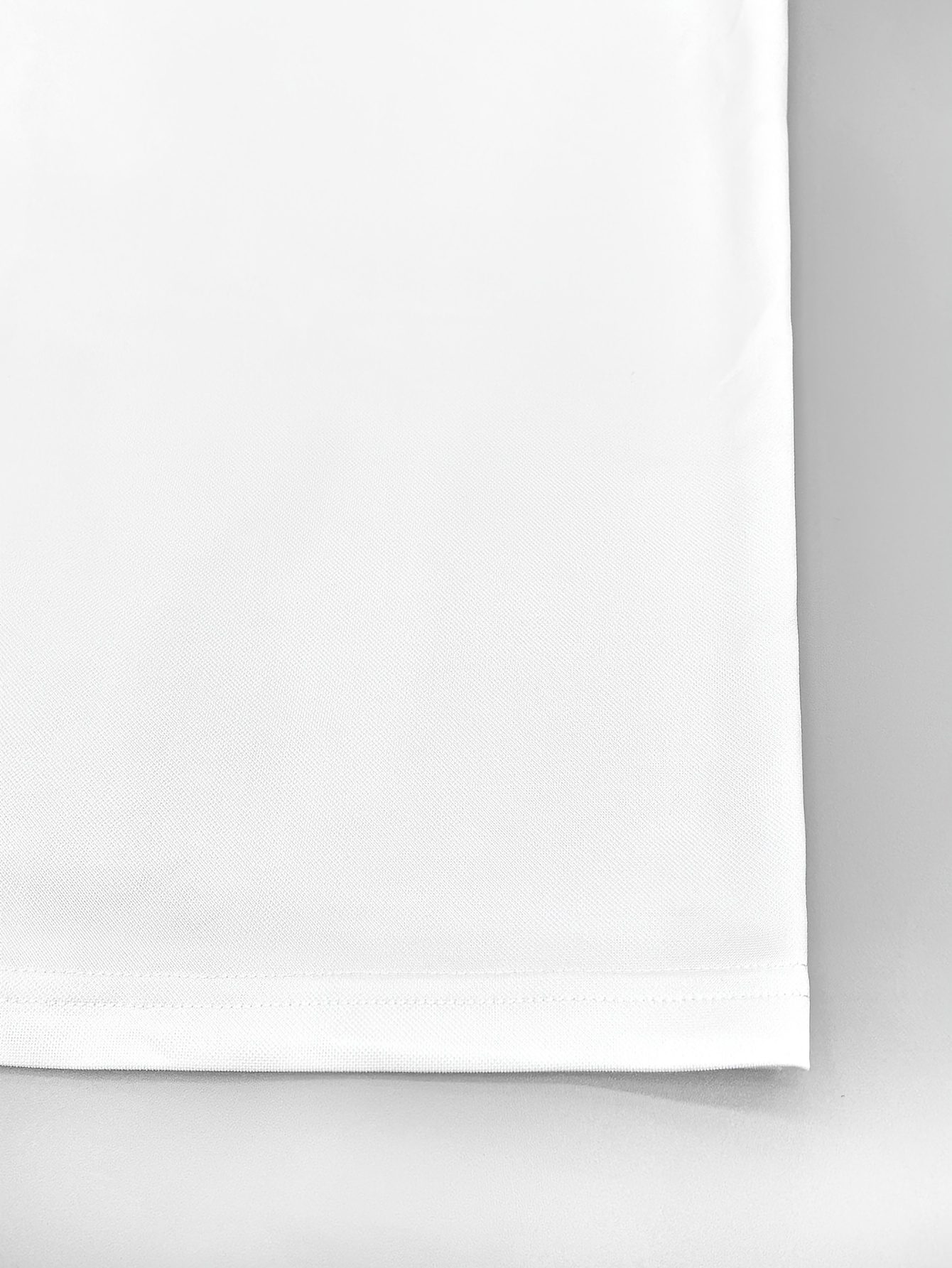 Sleeveless Top Paired with Wide-Leg Pants, This All-White Outfit Is Absolutely Stunning - Image 3