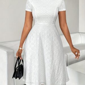 Elegant Solid Color Lace Round Neck Waist-Cinching Women's Dress