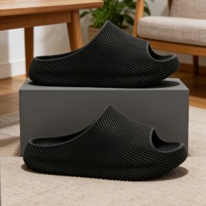Men's Quick-Dry Breathable Slip-On Slippers Suitable for Indoor/Outdoor - Lightweight Sole, Textured Casual with Round Toe, Minimalist Streetwear for Home, Travel & Urban Adventures