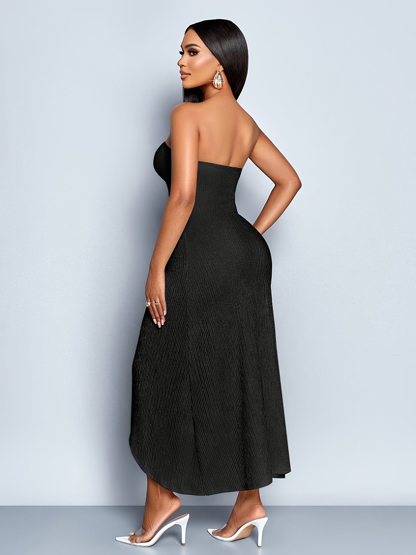 A Sleeveless, Strapless Dress with Hollow Metal Button Decorations, Featuring a Front Split And Made from Textured Fabric in a Light Color, Perfect for Casual Vacation Wear - Image 4